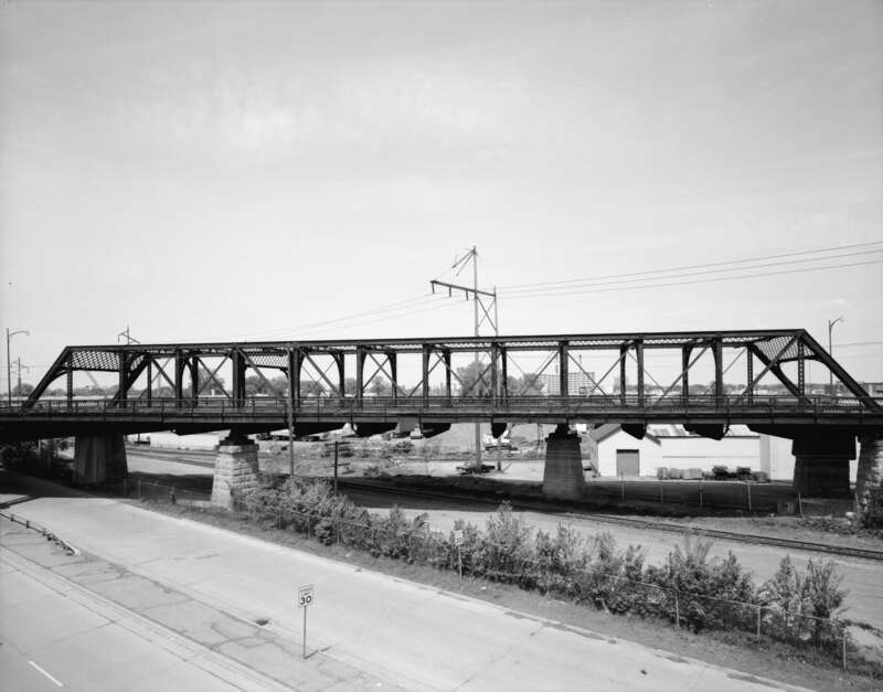 Selby Avenue Bridge, St. Paul, Minnesota.  Formerly listed on the National Register of Historic Places.  HAER image.