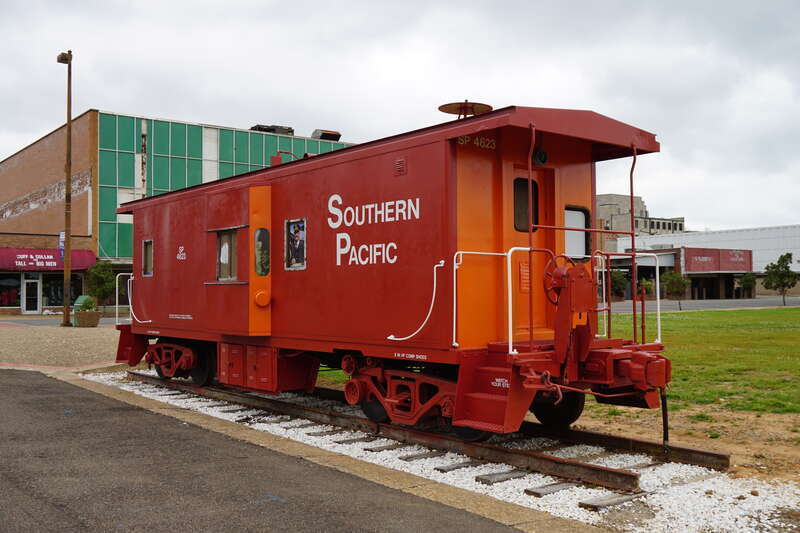 A Southern Pacific caboose in Texarkana, Arkansas (United States).