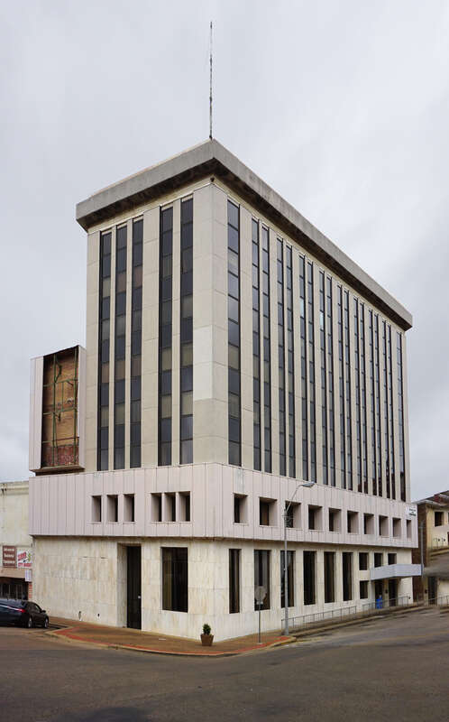The Capital One Bank Tower in Texarkana, Texas (United States).