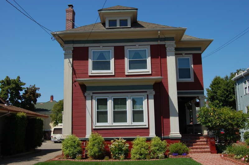 1729 Santa Clara Avenue. Alameda, California, USA