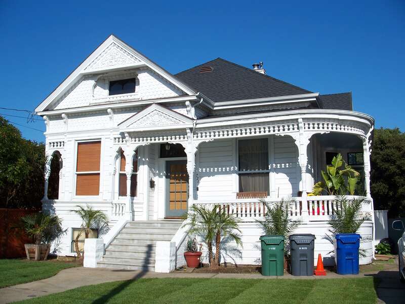 721 Santa Clara Avenue. Alameda, California, USA