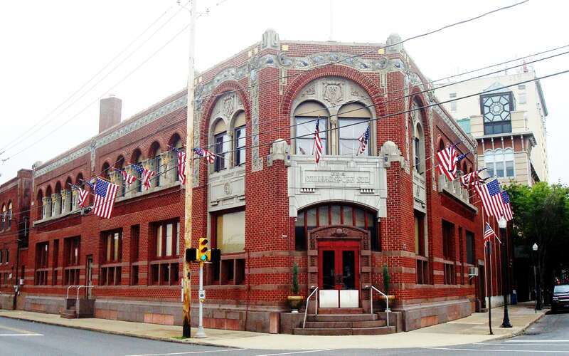 The Williamsport Sun Building at 252 West 4th Street on the corner of Hepburn Street in Williamsport, Pennsylvania is the location of the Williamsport Sun-Gazette, which was founded in 1955 when the morning Gazette &amp;amp; Bulletin (founded in 1801 as
