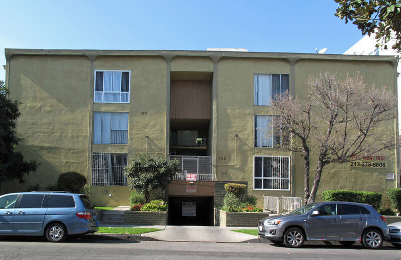 Apartment building at 125 S Mariposa Ave, Los Angeles