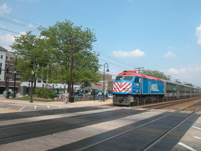 20040511 27 Metra Downers Grove, IL