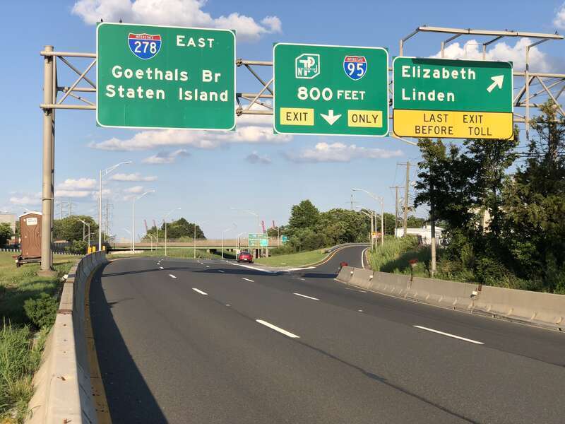 View east along Interstate 278 (Union Freeway) at the exit for Elizabeth and Linden on the border of Elizabeth and Linden in Union County, New Jersey