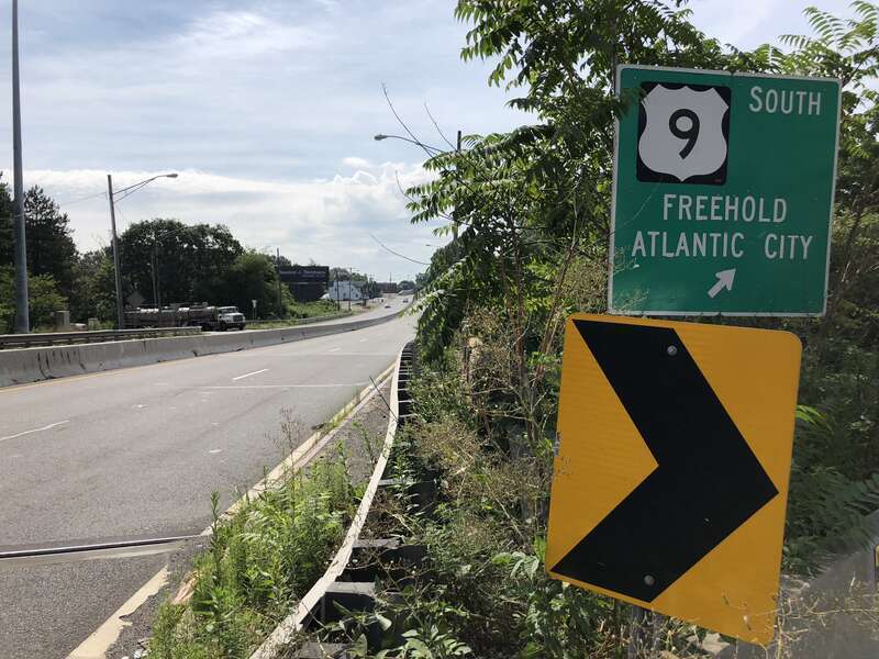 View south along U.S. Route 9 and New Jersey State Route 35 at the exit for U.S. Route 9 SOUTH (Freehold, Atlantic City) in South Amboy, Middlesex County, New Jersey