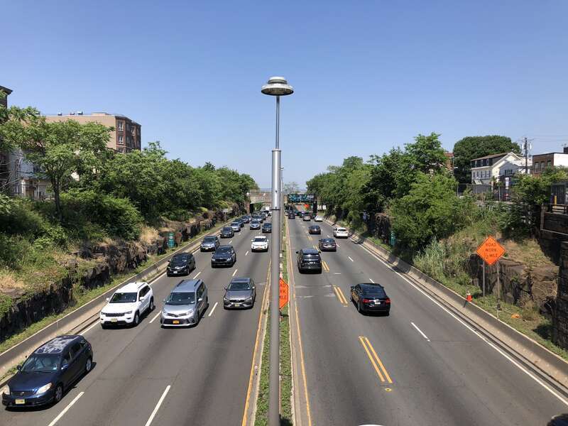 View west along New Jersey State Route 495 (Lincoln Tunnel Approach) from the overpass for Bergenline Avenue in Union City, Hudson County, New Jersey