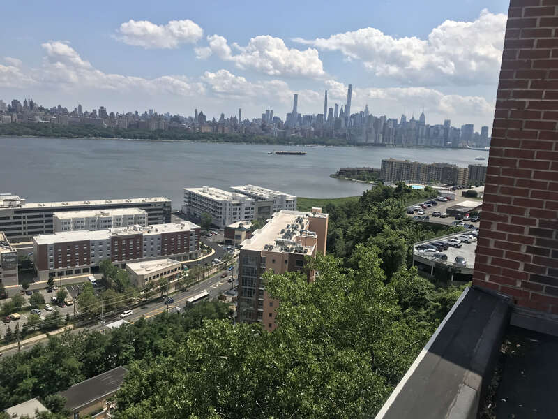 Panoramic shot of Edgewater, New Jersey, taken from the tenth floor rooftop deck of Hudson View Rehab and Care in North Bergen on July 30, 2021. 


This photo was created by Luigi Novi. It is not in the public domain, and use of this file outside of