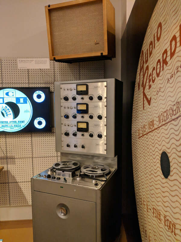 Maker:L,Date:2017-8-13,Ver:5,Lens:Kan03,Act:Kan02,E:Y 
AUDIO  RECORDERS


JBL Signature monitor speaker
Los Angels. California, USA, mid-1950s
James B. Lancing Sound Inc., maker

Used in the control room to monitor
studio vocalists and