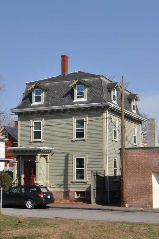 A photo of the historic house at 5 Willow Court in Arlington, MA.