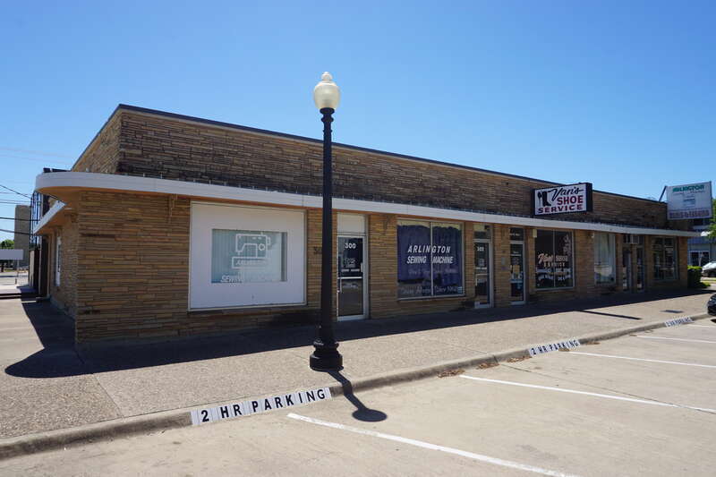 Arlington Sewing Machine and Van's Shoe Service in Arlington, Texas (United States).