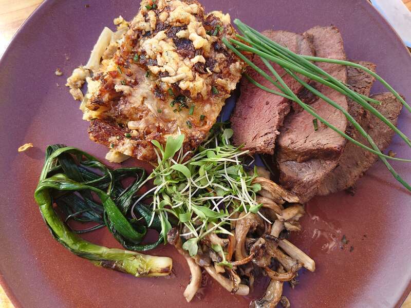 A winter dish of food of the Ohlone American Indian tribe, served at Cafe Ohlone. The items served were:
Sea lettuce fried in sunflower oil (kallenta rukktay ˈɐšxɐm; not shown due to having been consumed prior to taking the picture)
Venison backstrap