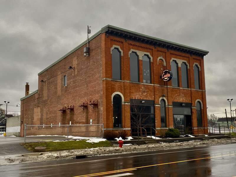 Cookie, 1195 Niagara Street, Buffalo, New York, January 2022. A fine example of the Italianate style of architecture, here we see an elegant design that incorporates a trademark red brick exterior, a varied fenestration scheme wherein round-arched