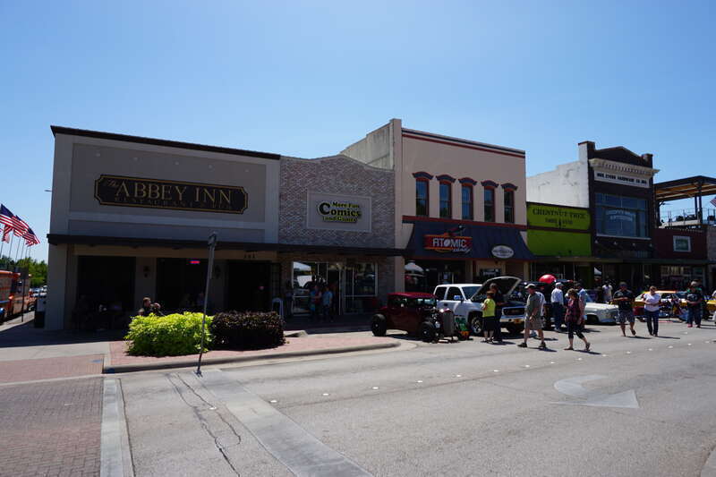 Hickory Street during the Arts, Antiques &amp;amp; Autos Extravaganza in Denton, Texas (United States).