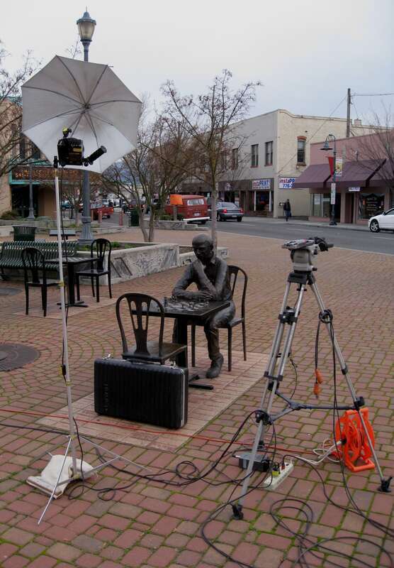 Chess Player by Pete Helzer
Looks like the chess player was about to be interviewed
www.petehelzer.com/Chessplayer.htm
Vogel Plaza , 2002

Seen while walking around downtown Medford, Oregon

seawt10 098