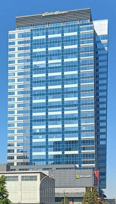 Former Eddie Bauer at Lincoln Square