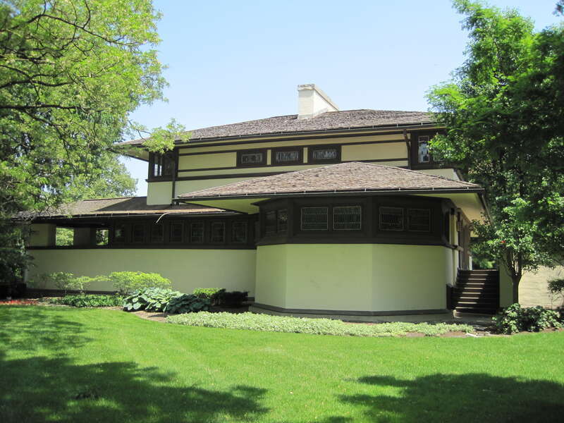 Frank Henderson House in Elmhurst (1901). It is a mirror image of the Warren Hickox House in Kankakee. Henderson came to the Chicago area to take a job with the financial firm Adams Express. In the 1890s he was the manager of a store for the