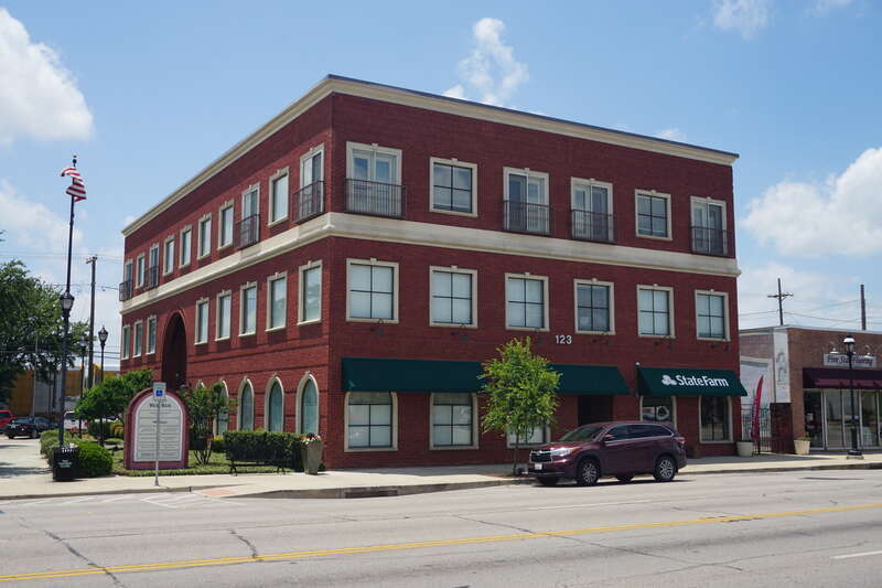 123 West Main Street in Grand Prairie, Texas (United States).