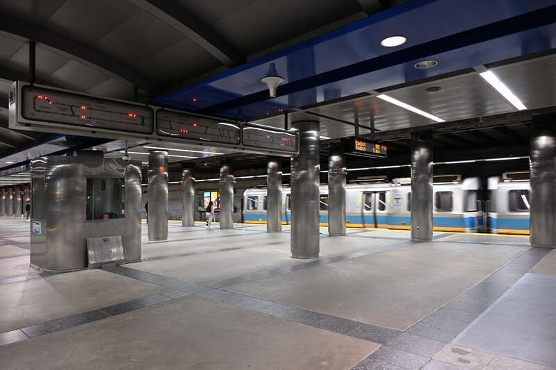 An inbound train arrives at Maverick Station in October 2024. To the left is the track map display, which shows the position of Blue Line trains between Bowdoin and Orient Heights.