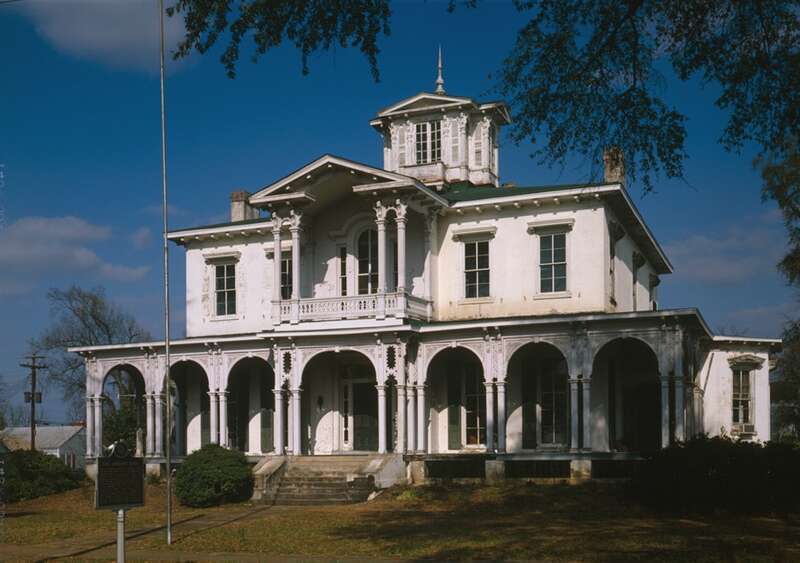 Jemison-van de Graaf-Burchfield House, 1305 Greensboro Avenue, Tuscaloosa, Tuscaloosa County, AL.  EXTERIOR VIEW, FRONT (GREENSBORO AVENUE) FACADE
HABS ALA,63-TUSLO,5-8.