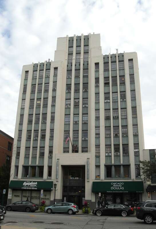The Medical Arts Building, in Oak Park, Illinois, viewed from the north.