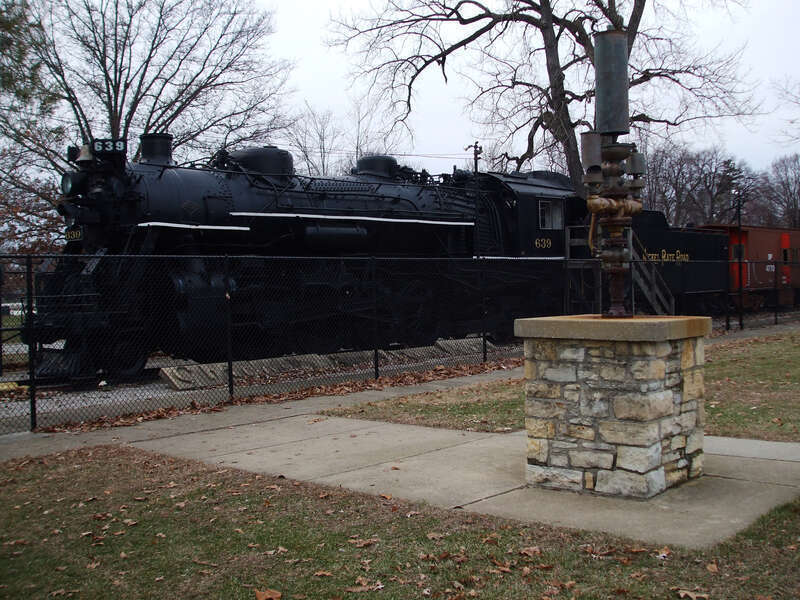 Nickel Plate Road loco 639 &amp;amp; Railroad Workers Monument (Miller Park (Bloomington, Illinois))