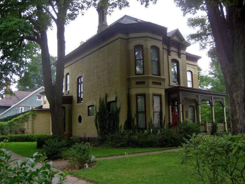 The O'Brien House in the West Washington Historic District in South Bend, IN (1920).