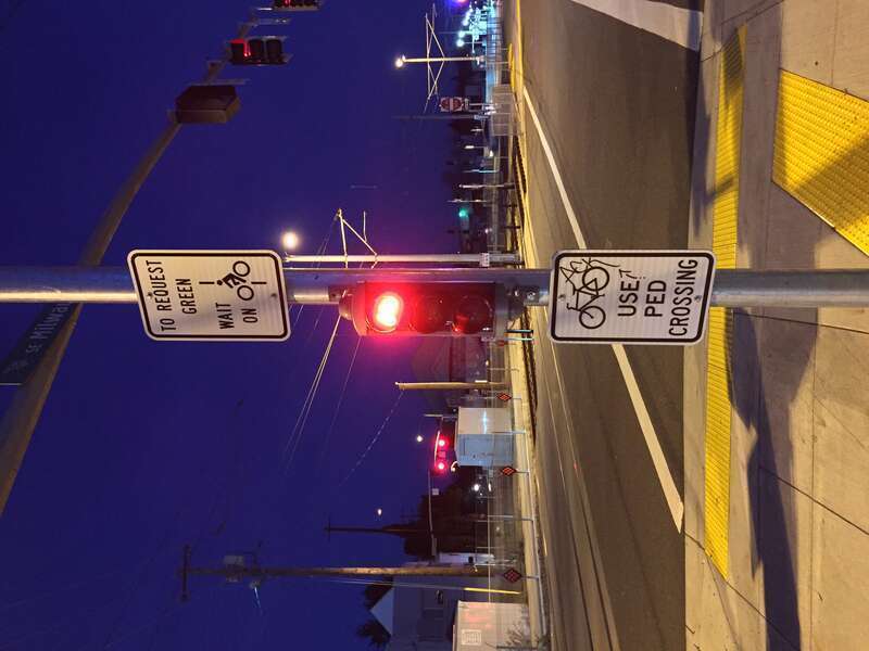 SE Milwaukie bike signal