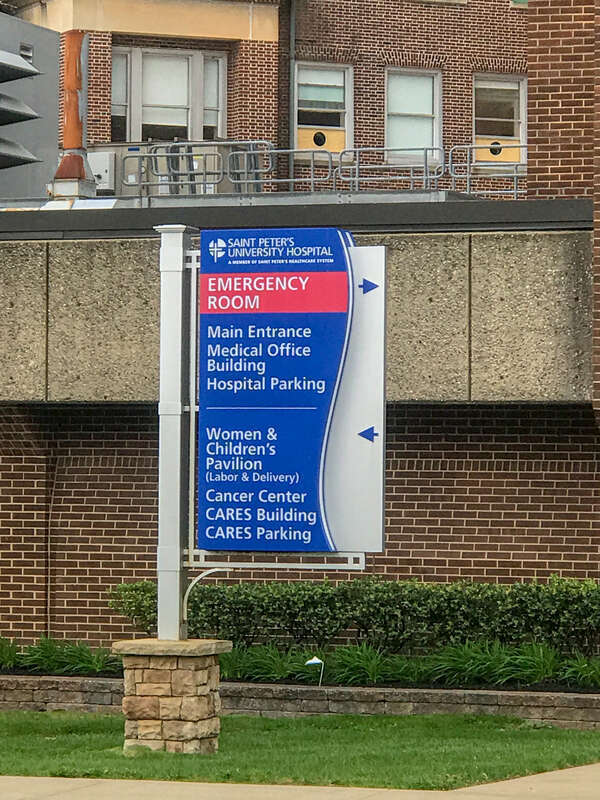 A sign directing people at Saint Peters University Hospital