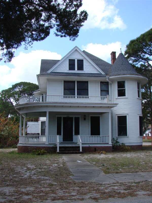 Spell House in Titusville, Florida.  March 24, 2007.