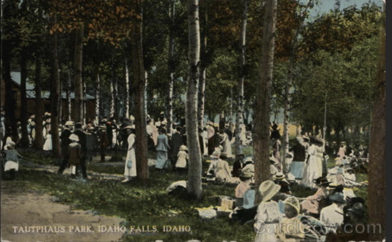 Picnic scene at Tautphaus Park 1914