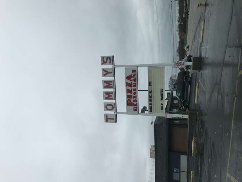 a sign from tommys pizza