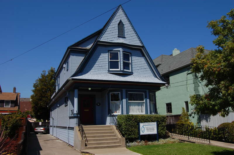 1907 Santa Clara Avenue. Alameda, California, USA