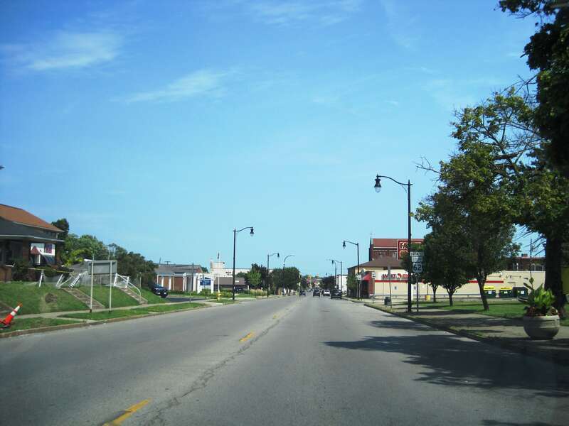 Photo of southbound U.S. Route 62 Business (eastbound Pine Avenue) in Niagara Falls, New York. Photo taken looking east between Portage Road and 13th Street.