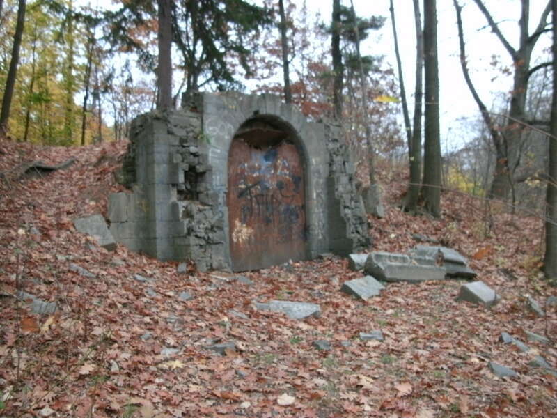 GE DIGITAL CAMERA
Vale Park and Vale Cemetery - Schenectady, New York