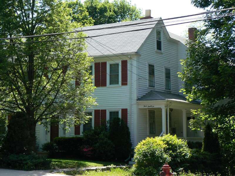 a photograph of the historic Hutchinson-Blood House in Winchester, Massachusetts.