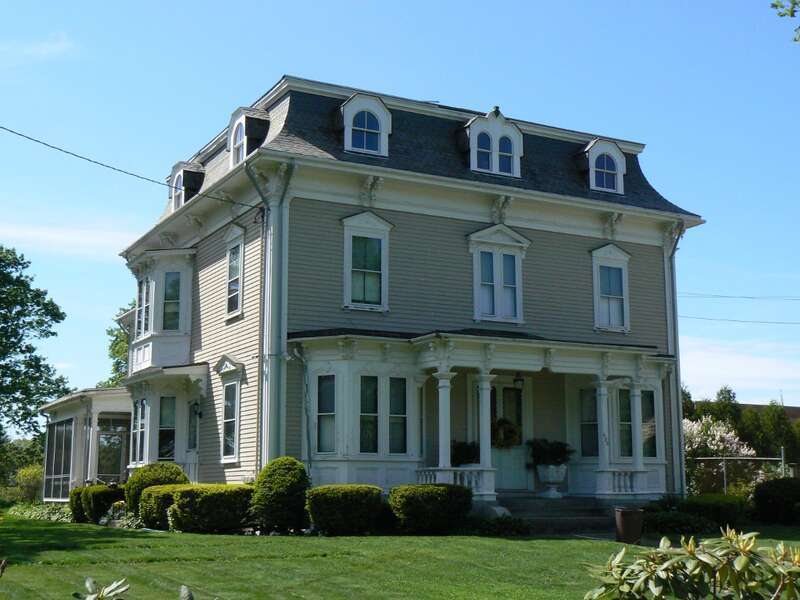 A photograph of the historic William Simonds House in Winchester, Massachusetts.