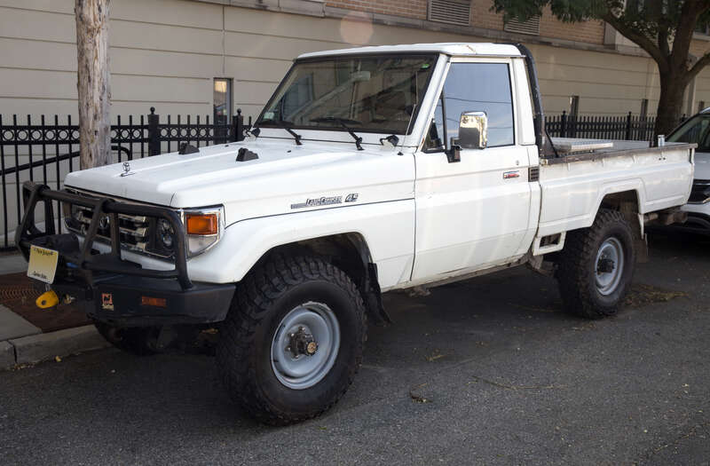 A 1997 Toyota Land Cruiser LX pickup (FZJ75) in Jersey City. GCC market car, 1FZ-F carbureted 4.5-litre inline-six and a five-speed manual.