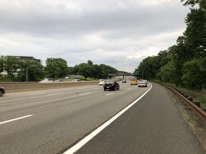 View south along New Jersey State Route 444 (Garden State Parkway) just north of Exit 138 in Kenilworth, Union County, New Jersey