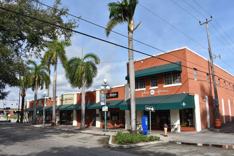 The buildings (1921) at 2033-2051 Hollywood Boulevard are contributing resources in the Hollywood Boulevard Historic Business District. Hollywood Land and Water Co. operated a garage at the site, and in 1933 the Ingram Arcade opened here.