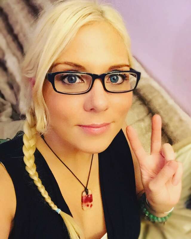 Rocking my nerdy librarian peace loving hippy look tonight! That about sums me up. Peace, love, kindness and smurts lol =]