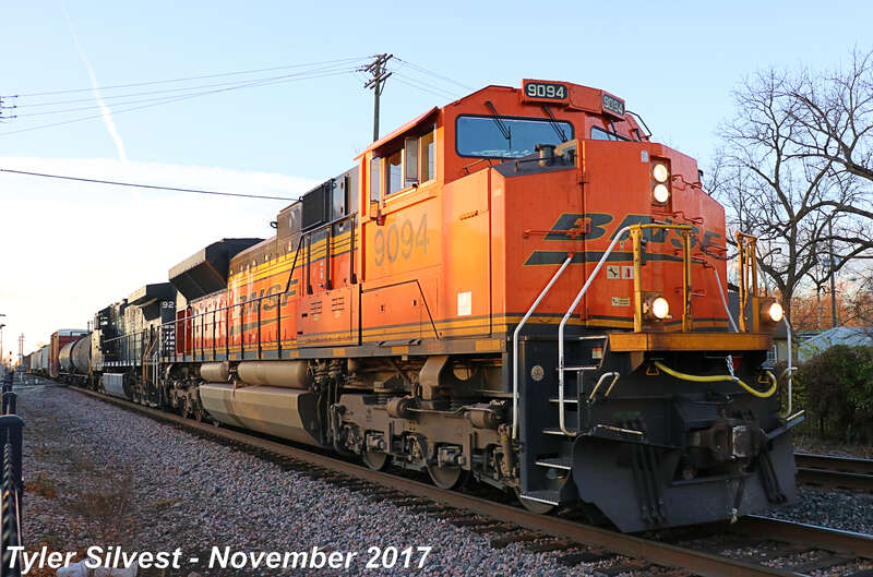 Burlington Northern Santa Fe 9094(SD70ACe) and Norfolk Southern 9235(C40-9W) Leading a Eastbound Manifest on the Emporia Sub at the Santa Fe Street crossing west of Kansas Avenue in Olathe, KS coming off the Fort Scott Sub.
Train: H MEMKCK1 24
Video:
