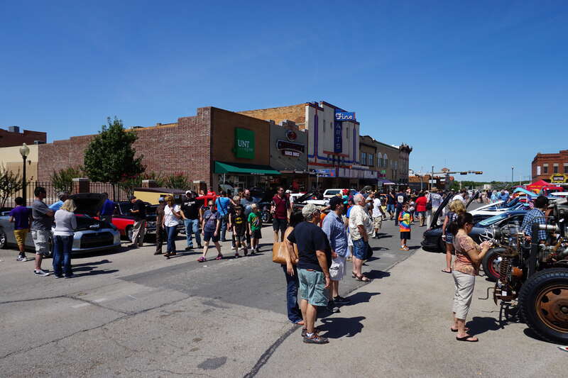 Elm Street during the Arts, Antiques &amp;amp; Autos Extravaganza in Denton, Texas (United States).