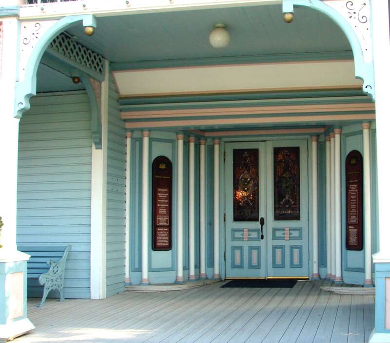 (1 in a multiple picture set)
Now this is what a front entrance to a house should look like! This is Edwards Mansion in Redlands, CA. It welcomes young couples to be married on its beautiful grounds.