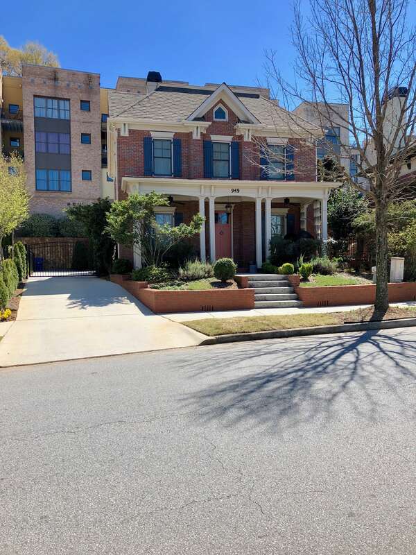 A development from the early 2000s, Glenwood Park is located at the east end of Atlanta's Grant Park neighborhood, and was designed by the firm Historical Concepts, utilizing high-quality neo-traditional design with a modern twist.