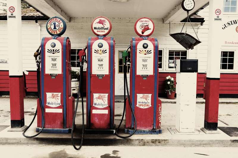 Ols Mobil station, Gustavus, Alaska