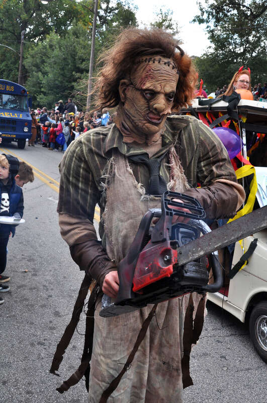 Cosplay du Leatherface du film Massacre à la tronçonneuse de Marcus Nispel (2003).
