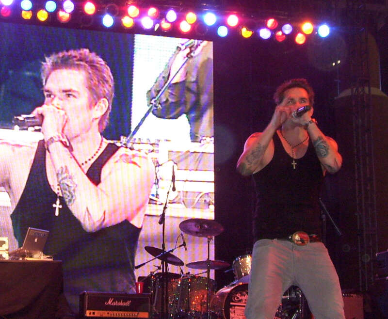 Mark McGrath on October 27, 2007 performing with Sugar Ray in Glendale, AZ.