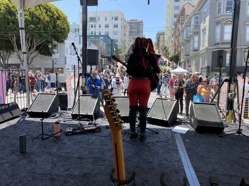 Michelle Lambert performing at Union Street Festival 2023