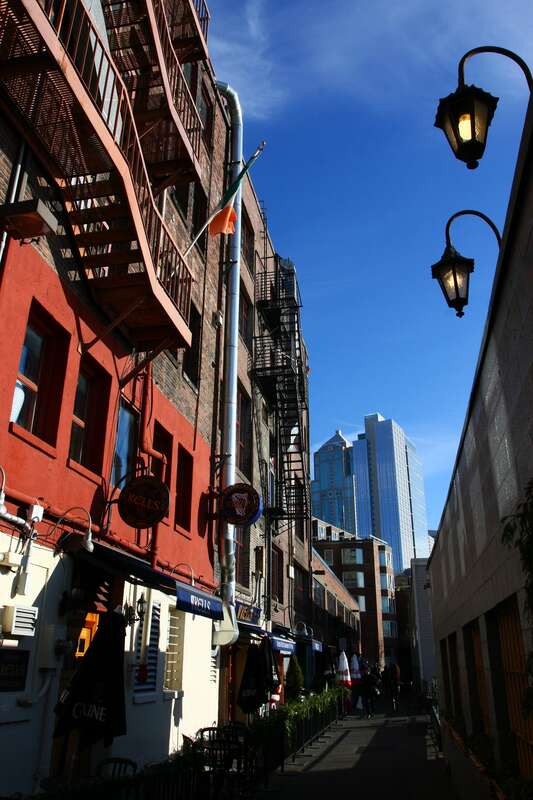 Walking from Pike Place Market to someplace nearby for lunch (so many good brewpubs!).